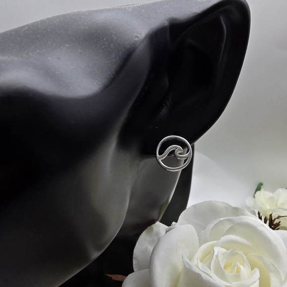 ❤️ SURFERS LOVE STERLING SILVER STUD EARRINGS - Picture 3 of 10